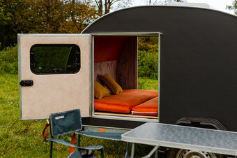 Obytný príves, malý karavan - 2