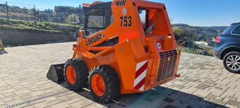 Smykom riadený nakladač Locust 753 - 2