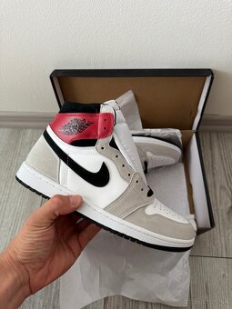Air Jordan 1 Retro High OG "Light Smoke Grey" - 2