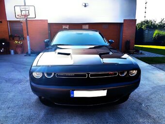 Dodge Challenger 5.7 HEMI V8 - 2
