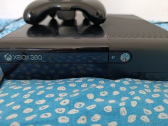 Xbox 360 E + hry. Čítaj popis - 2