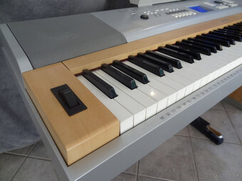 Digitálne piano, klavír YAMAHA DGX-620 - 2