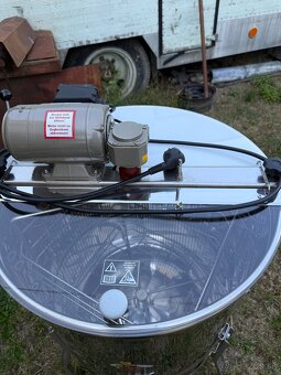 Včely , medomet elektrický, 4 rámikový - 2