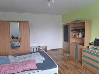 Ponúkam na prenájom samostatnú izbu v Petržalke od 16.8.2025 - 2