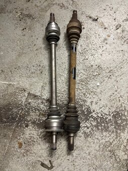 Zadné poloosi BMW E70 3.0d - 2