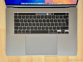 MacBook Pro 16" i7-2.6GHz/16GB/512GB, Výdrž batérie 6 hod. - 2