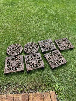 Predám starožitné pojazdné stojany pod črepníky - 2