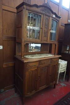 Starožitný kredenc - 2