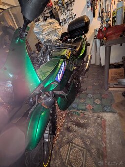 Kawasaki GPZ 500S - 2
