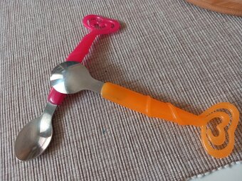 2ks zaujímavé lyžičky - dĺžka 18 cm - cena za obe - 2