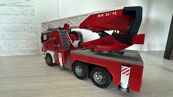Bruder požiarne auto Scania - 2