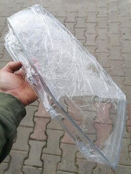 Plexi sklo na svetlomet škoda octavia 3rs - 2