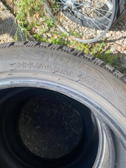 Predám zimné 225/45 r17 94H - 2