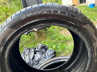 235/45 R18 - 2