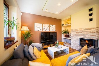 Predaj zariadeného rodinného domu s veľkým pozemkom v obci S - 2