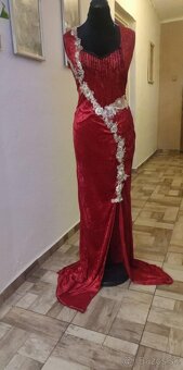 zamatove šaty červene - 2