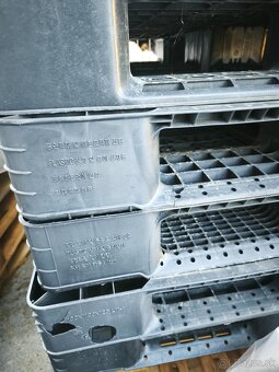 Predám plastové palety - 2