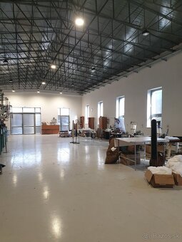 Komerčná budova na predaj - 2