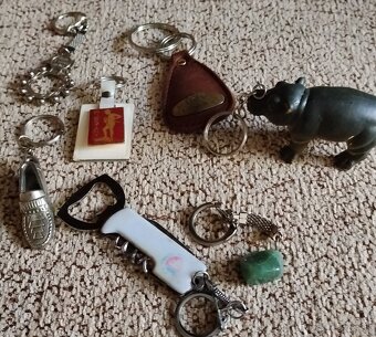 odznaky, kľúčenky - 2