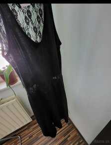 Čierne čipkované spoločenské šaty - 2