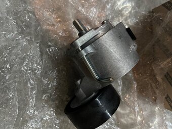 Fiat Croma/Doblo-napinacia kladka alternatora - 2