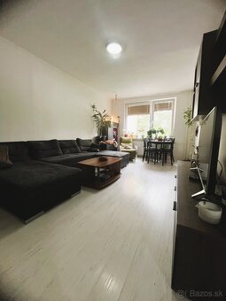 Veľký 3 izbový byt (85 m2) ul. P.O.Hviezdoslava, Levice - 2