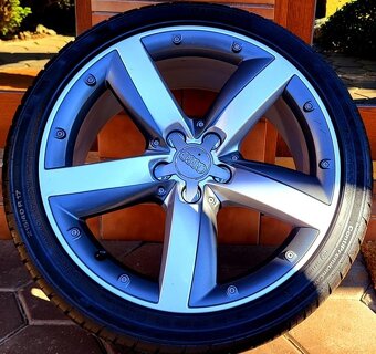 alu R17 5x100 bicolor, orig. Audi A1, letné pneu 215/40 - 2