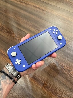Nintendo Switch LITE - 2