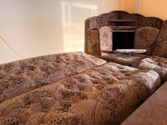 Zachovalá rozkladacia sedačka s úložným priestorom - 2