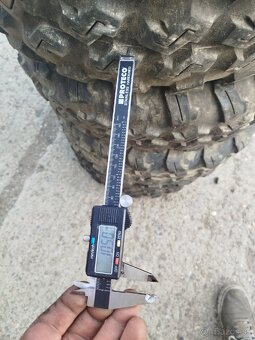 Predam pneu na stvorkolku 26/10/14 a 26/8/14 - 2