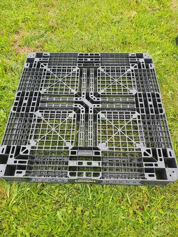 Predám plastové palety - 2