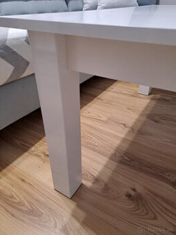 Konferenčný stolík - biely - 2