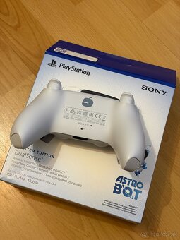 DualSense Wireless Controller Astro Bot Limited Edition V2 - 2