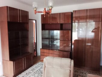 Darujem obývaciu stenu - 2