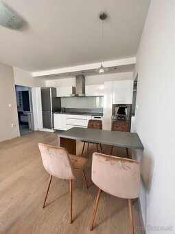 Nasťahuj sa- Kompletne zrenovovaný a zariadený 3 izbový byt - 2