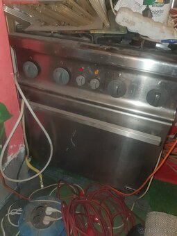 Kuchynský sporak - 2