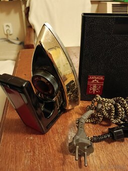 Stará cestovná žehlička - 2