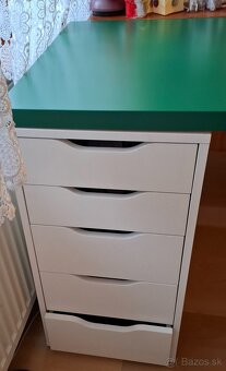 písací stôl z Ikey - 2