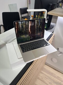 Apple MacBook Air 13″ (M4, 2024) - 2