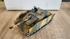 Tamiya 1/35 Sturmgeschütz IV Sd.Kfz 163
- 2