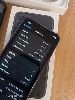 Apple 11 (128GB) - 2