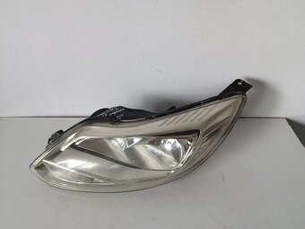 svetlo LP focus mk3 predfaceliftom 80€ - 2