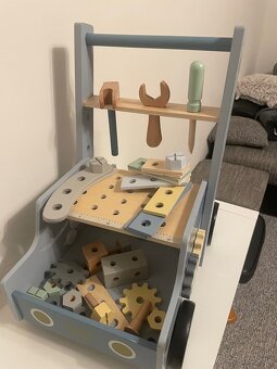 Drevené chodítko auto s náradím - 2