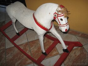 Retro hojdací kôň - 2