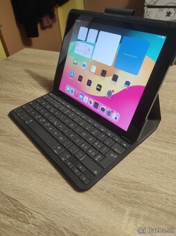 9,7" tablet iPad 6 gen / 128GB TOP stav+klávesnica - 2