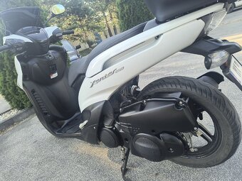 Skúter Yamaha 125 - 2