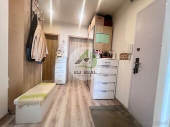 ZNÍŽENÁ CENA Exkluzívne na predaj 4 izbový byt s loggiou - - 2