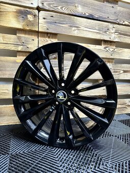 Škoda Superb III - 4x orig. ALU Trinity 5x112 R19 - 2