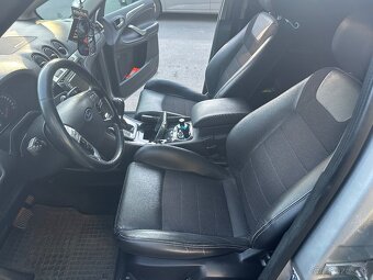 Ford S Max 7 miestny rok výroby 10/2011 - 2