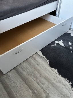 postel + stôl + stolička grátis - 2